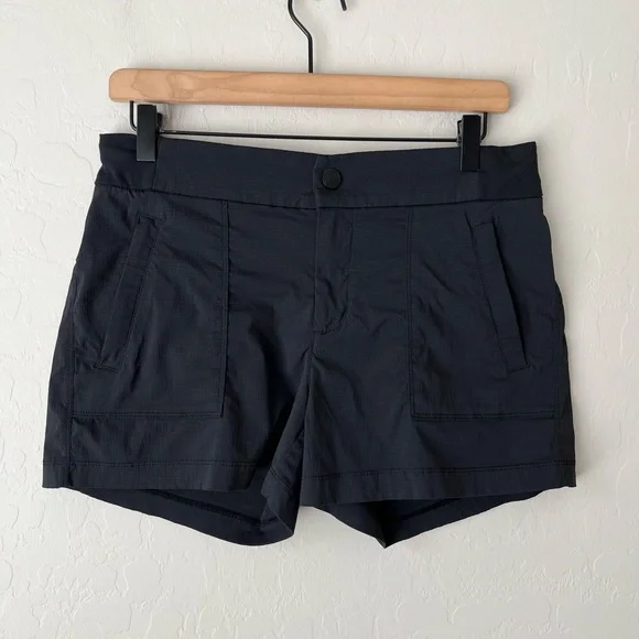 Athleta Trekkie shorts black 6 - Picture 2 of 8